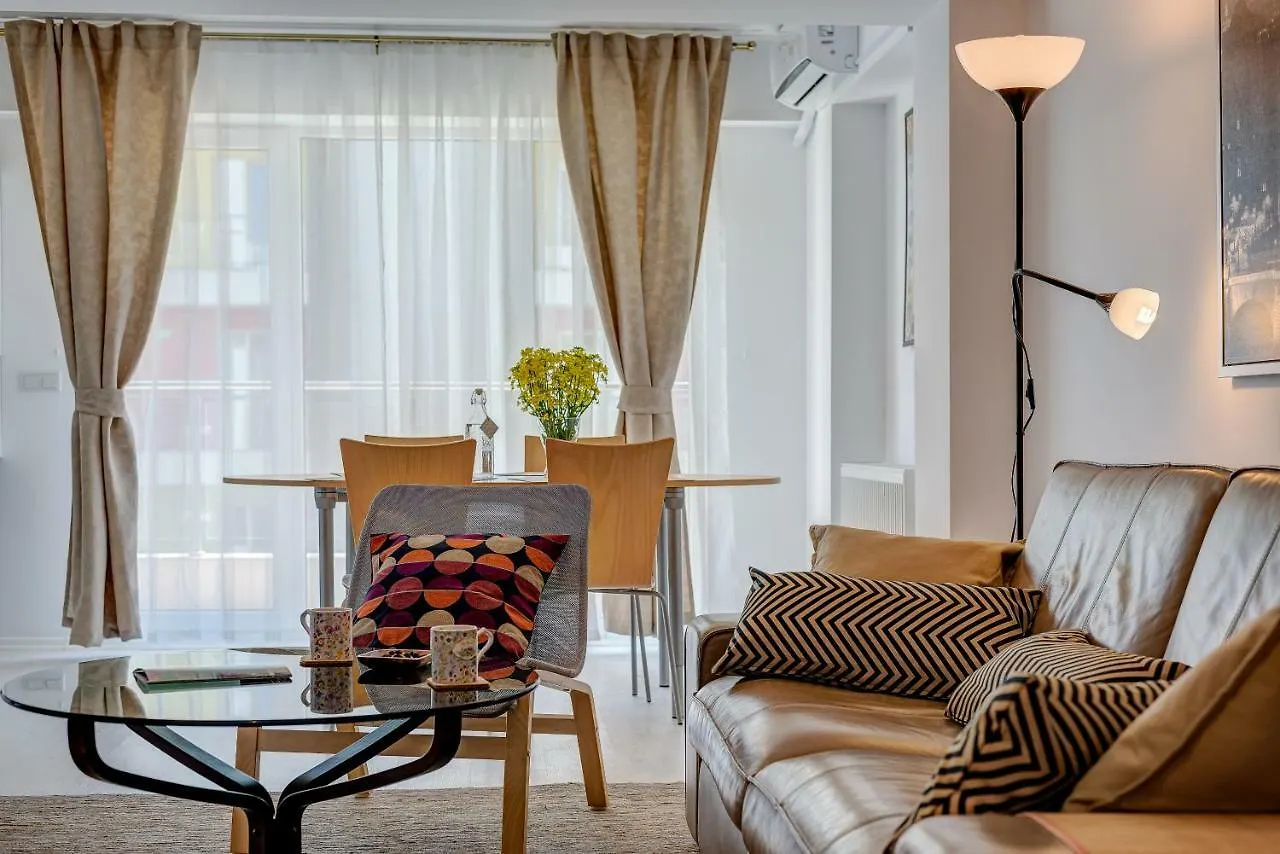 Bucharest Airport & Therme Apartments -- Five Minutes Driving Distance -- Self-Check-In -- Free Parking -- 20 Minutes Walking Distance To Airport -- Free Coffee & Tea -- Night Check-In Till 5 Am -- Next To Train To Bucharest --Balcony Otopeni Roumanie