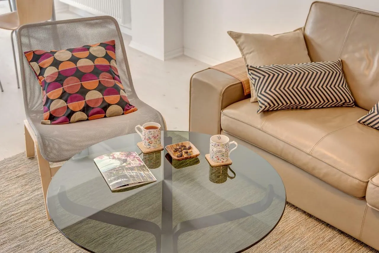 Bucharest Airport & Therme Apartments -- Five Minutes Driving Distance -- Self-Check-In -- Free Parking -- 20 Minutes Walking Distance To Airport -- Free Coffee & Tea -- Night Check-In Till 5 Am -- Next To Train To Bucharest --Balcony Otopeni