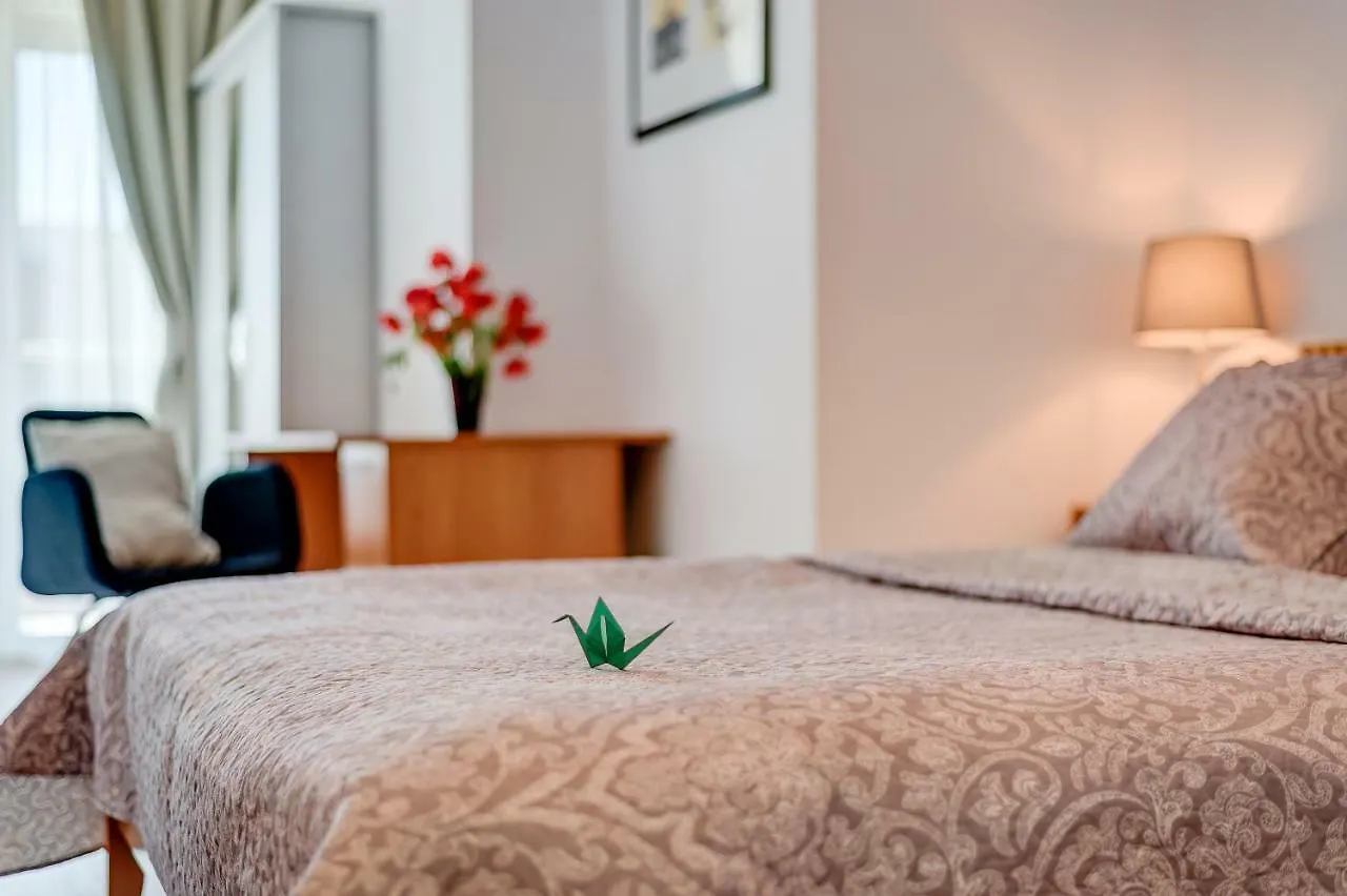 Bucharest Airport & Therme Apartments -- Five Minutes Driving Distance -- Self-Check-In -- Free Parking -- 20 Minutes Walking Distance To Airport -- Free Coffee & Tea -- Night Check-In Till 5 Am -- Next To Train To Bucharest --Balcony Otopeni