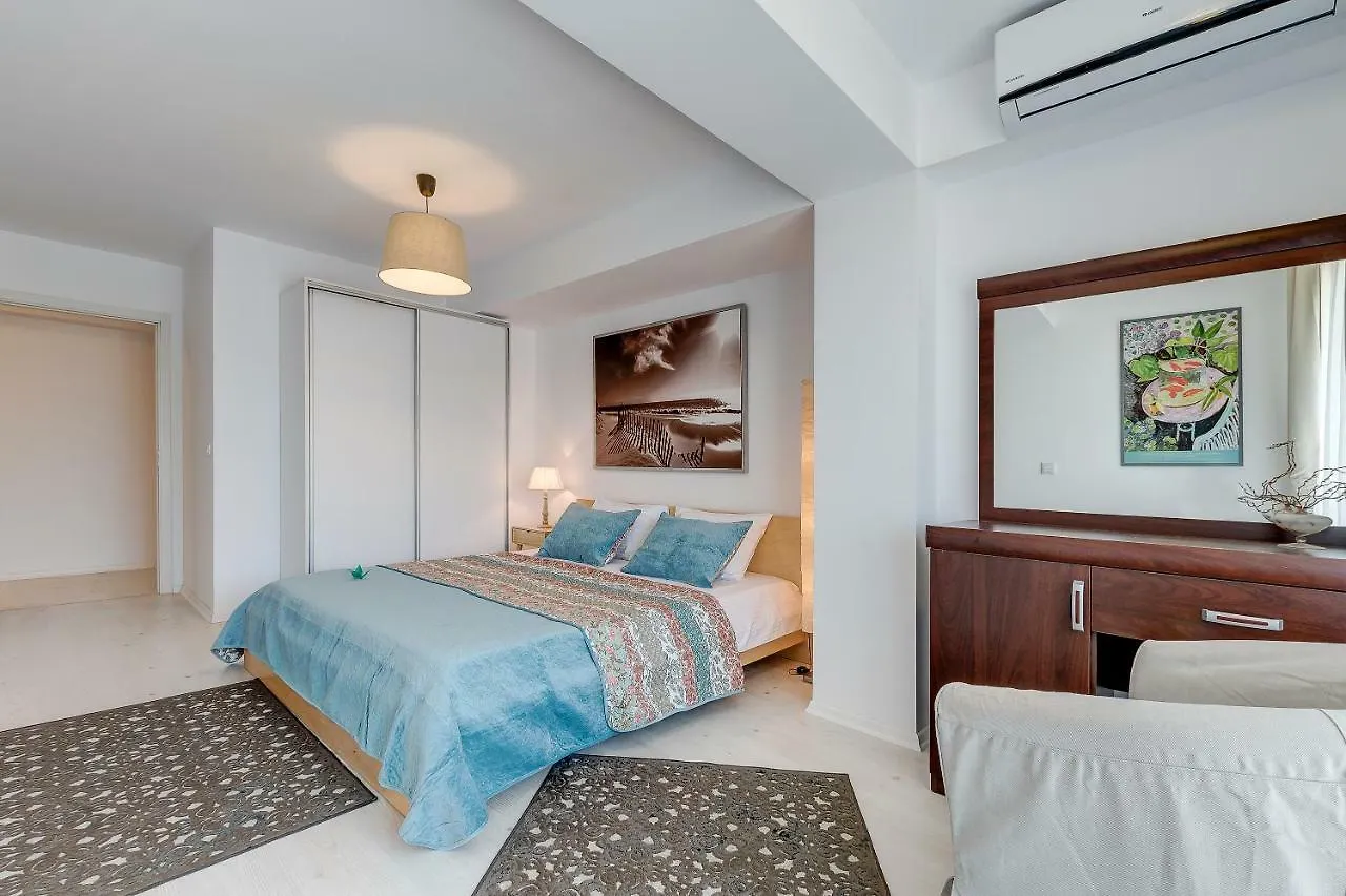 Bucharest Airport & Therme Apartments -- Five Minutes Driving Distance -- Self-Check-In -- Free Parking -- 20 Minutes Walking Distance To Airport -- Free Coffee & Tea -- Night Check-In Till 5 Am -- Next To Train To Bucharest --Balcony Otopeni