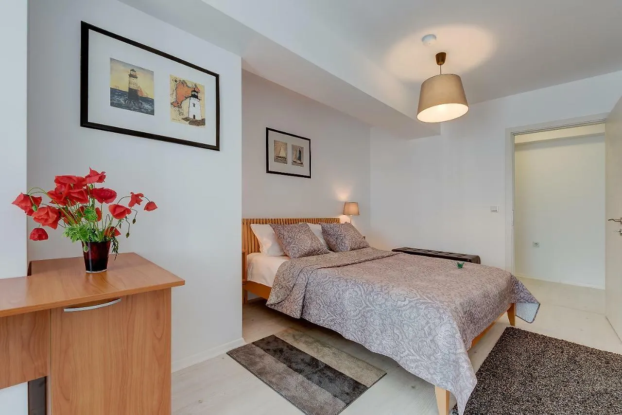 Bucharest Airport & Therme Apartments -- Five Minutes Driving Distance -- Self-Check-In -- Free Parking -- 20 Minutes Walking Distance To Airport -- Free Coffee & Tea -- Night Check-In Till 5 Am -- Next To Train To Bucharest --Balcony Otopeni 0*,