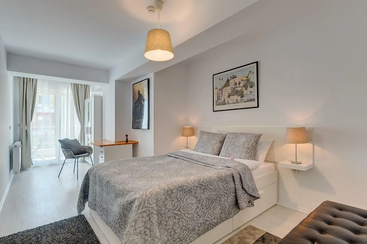 Bucharest Airport & Therme Apartments -- Five Minutes Driving Distance -- Self-Check-In -- Free Parking -- 20 Minutes Walking Distance To Airport -- Free Coffee & Tea -- Night Check-In Till 5 Am -- Next To Train To Bucharest --Balcony Otopeni Roumanie