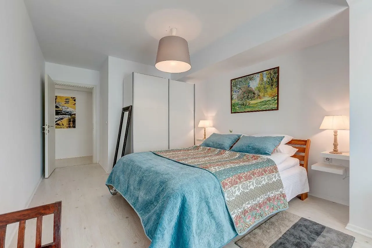 Bucharest Airport & Therme Apartments -- Five Minutes Driving Distance -- Self-Check-In -- Free Parking -- 20 Minutes Walking Distance To Airport -- Free Coffee & Tea -- Night Check-In Till 5 Am -- Next To Train To Bucharest --Balcony Otopeni Roumanie
