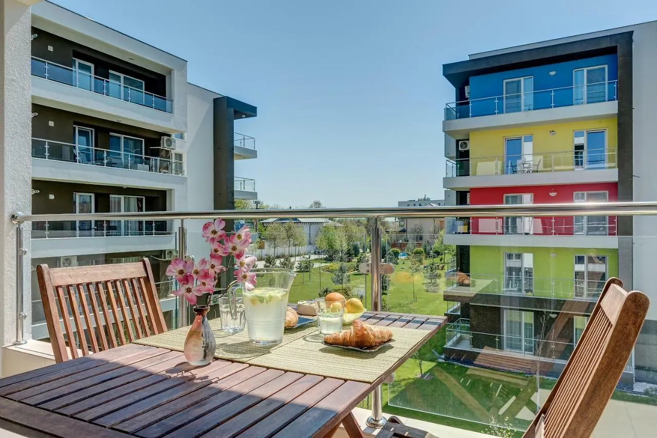 Bucharest Airport & Therme Apartments -- Five Minutes Driving Distance -- Self-Check-In -- Free Parking -- 20 Minutes Walking Distance To Airport -- Free Coffee & Tea -- Night Check-In Till 5 Am -- Next To Train To Bucharest --Balcony Otopeni