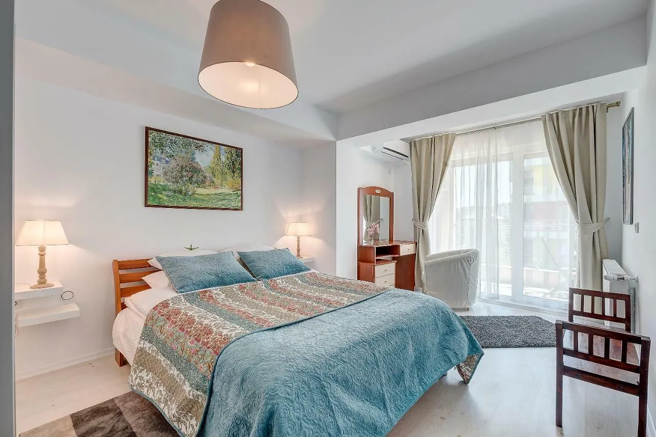 Bucharest Airport & Therme Apartments -- Five Minutes Driving Distance -- Self-Check-In -- Free Parking -- 20 Minutes Walking Distance To Airport -- Free Coffee & Tea -- Night Check-In Till 5 Am -- Next To Train To Bucharest --Balcony Otopeni