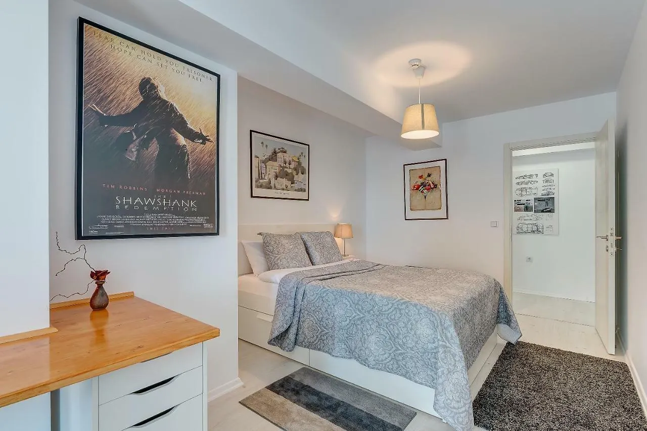 Bucharest Airport & Therme Apartments -- Five Minutes Driving Distance -- Self-Check-In -- Free Parking -- 20 Minutes Walking Distance To Airport -- Free Coffee & Tea -- Night Check-In Till 5 Am -- Next To Train To Bucharest --Balcony Otopeni