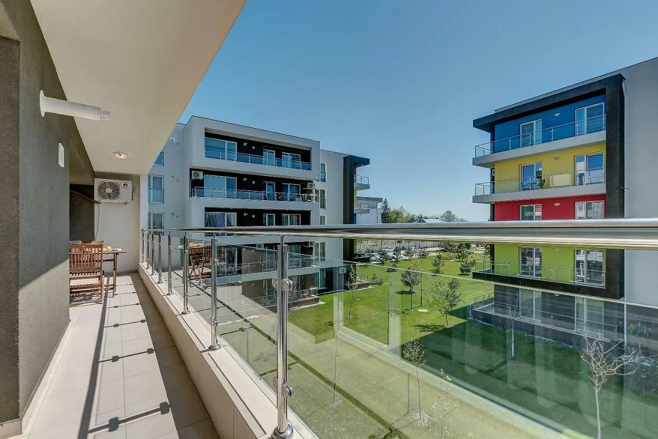 Bucharest Airport & Therme Apartments -- Five Minutes Driving Distance -- Self-Check-In -- Free Parking -- 20 Minutes Walking Distance To Airport -- Free Coffee & Tea -- Night Check-In Till 5 Am -- Next To Train To Bucharest --Balcony Otopeni