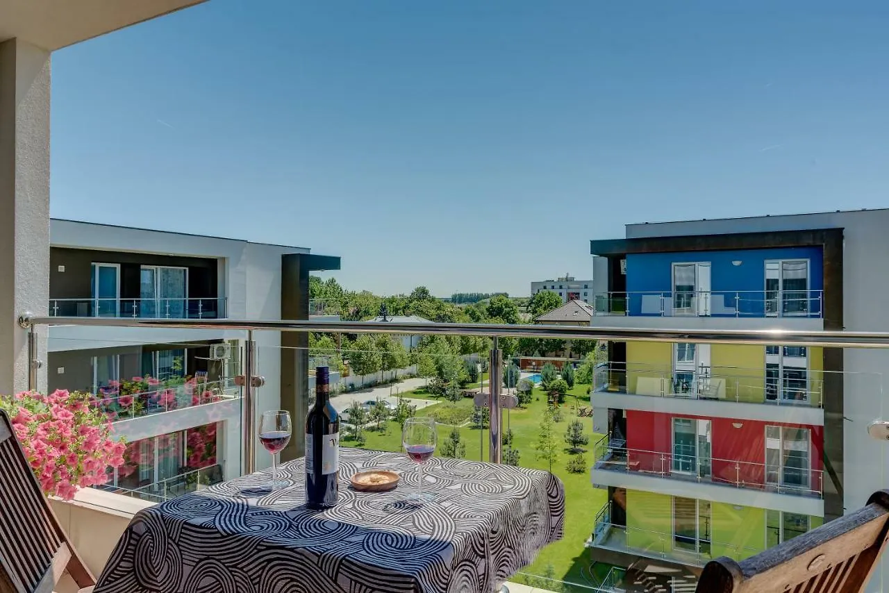 Bucharest Airport & Therme Apartments -- Five Minutes Driving Distance -- Self-Check-In -- Free Parking -- 20 Minutes Walking Distance To Airport -- Free Coffee & Tea -- Night Check-In Till 5 Am -- Next To Train To Bucharest --Balcony Otopeni 0*,  Roumanie