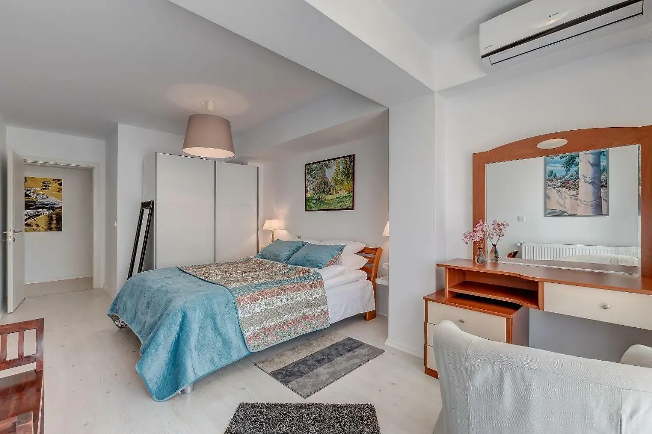 Bucharest Airport & Therme Apartments -- Five Minutes Driving Distance -- Self-Check-In -- Free Parking -- 20 Minutes Walking Distance To Airport -- Free Coffee & Tea -- Night Check-In Till 5 Am -- Next To Train To Bucharest --Balcony Otopeni